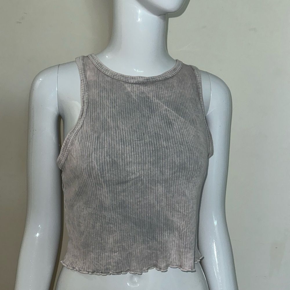 Caution to the wind, grayish purpleish crop top